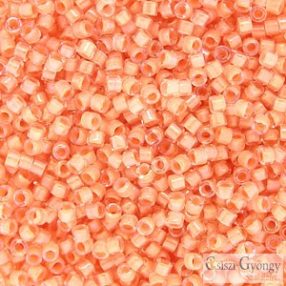 0067 - Lined Pale Flesh Ab - 5 g - 11/0 delica beads