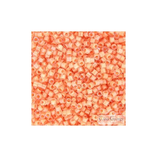 0067 - Lined Pale Flesh Ab - 5 g - 11/0 delica beads