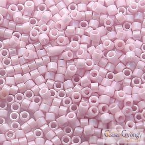  1504 - Opaque Pale Rose AB - 5 g - 11/0 delica beads