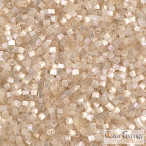  0673 - Antique Ivory SILK SATIN - 5 g - 11/0 Miyuki Delica gyöngy