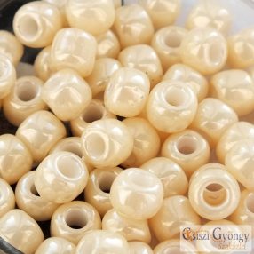   0123 - Opaque Luster Lt. Beige - 10 g - 3/0 Toho kásagyöngy