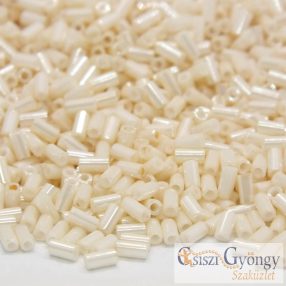   0123 - Opaque Luster Lt. Beige Toho szalmagyöngy 3 mm - 10 g